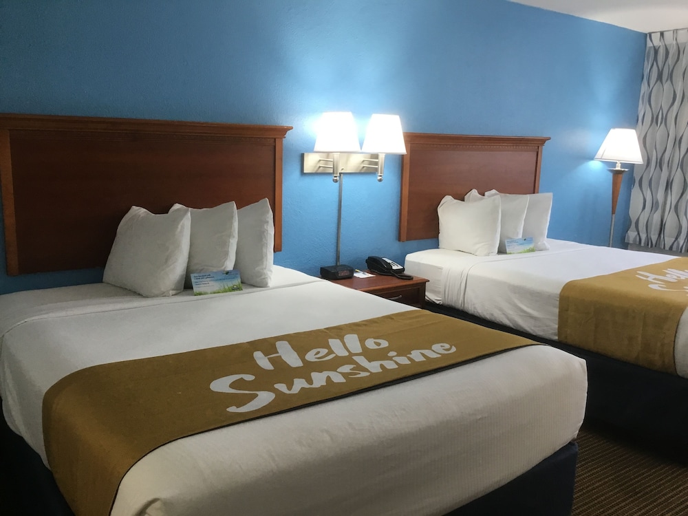 Deluxe Suite, Multiple Beds, Non Smoking photo 2
