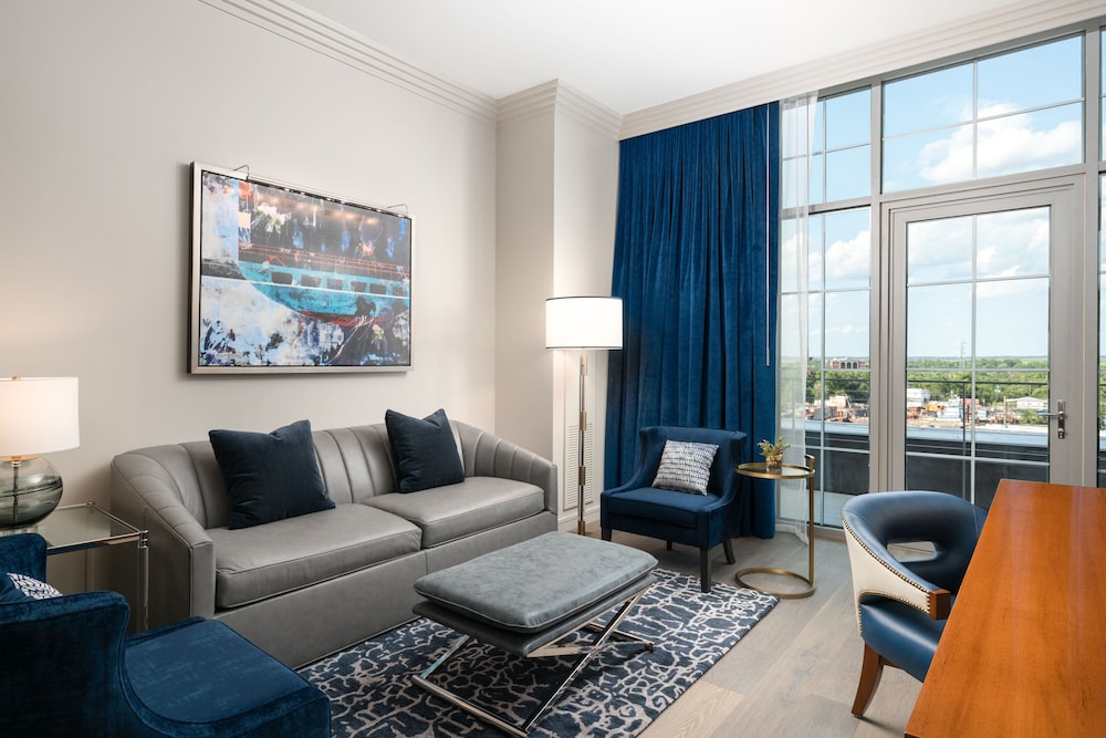 Executive Studio Suite, 1 King Bed with Sofa bed thumbnail 5