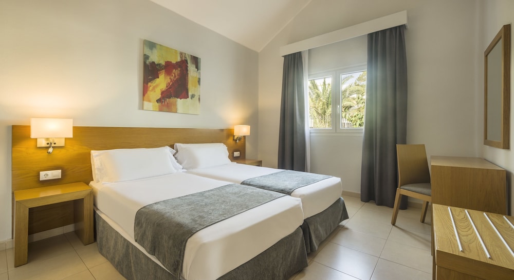 Villa, 2 Bedrooms, 2 adults and 2 children