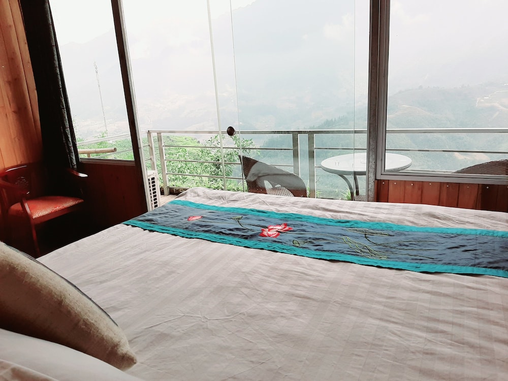 Deluxe Room, 1 King Bed, Non Smoking, Mountain View - Photo 1