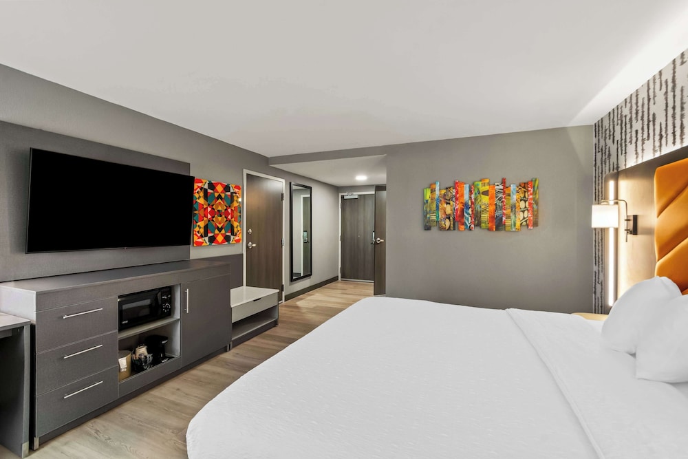 Room, 1 King Bed, Accessible, Non Smoking - Photo 2