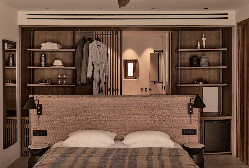Private Pool Suite - Photo 6