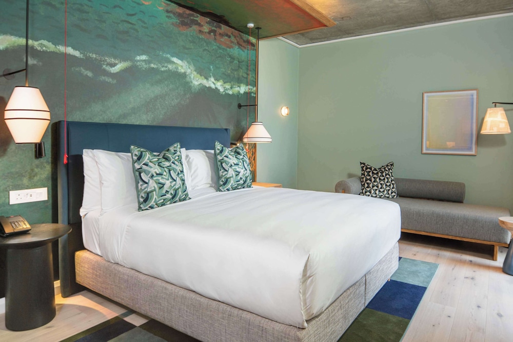 Room, 1 King Bed with Sofa