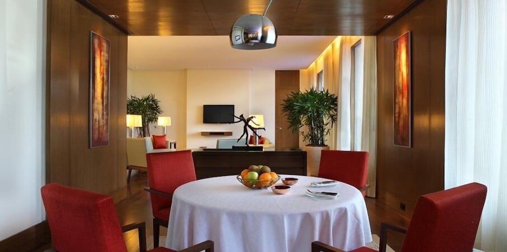 Luxury Suite - Photo 4
