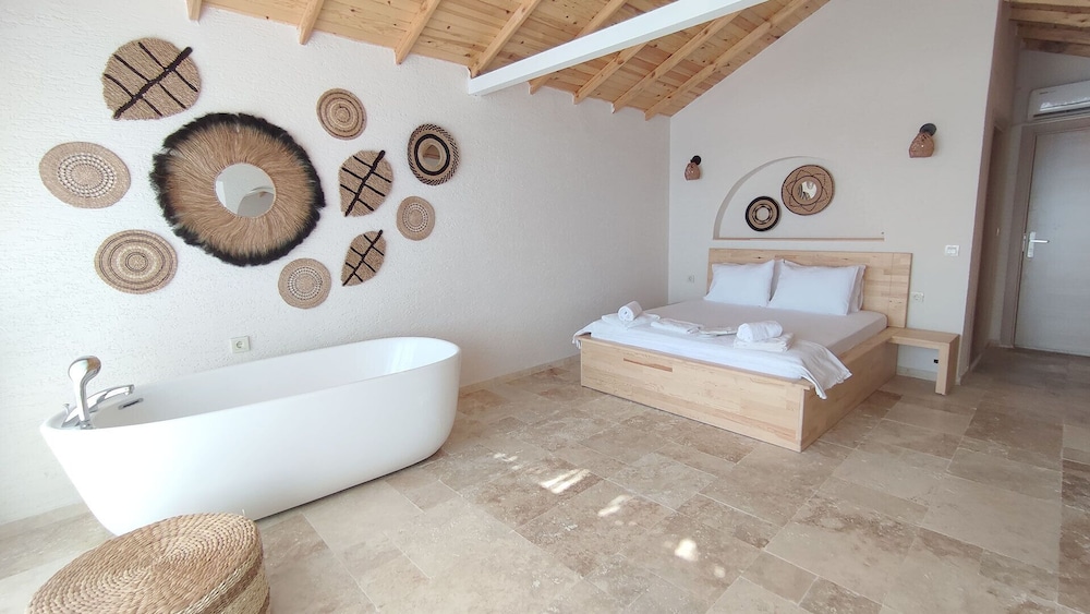 Premium Double Room, 1 Queen Bed, Bathtub, Sea View