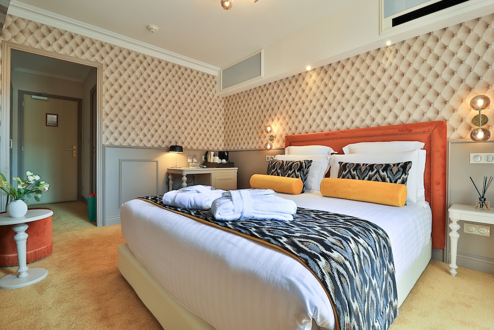 Deluxe Room, Garden View - Photo 6