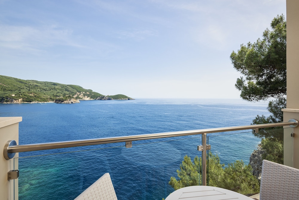 Superior Double or Twin Room (East Side Open Sea View) photo 3