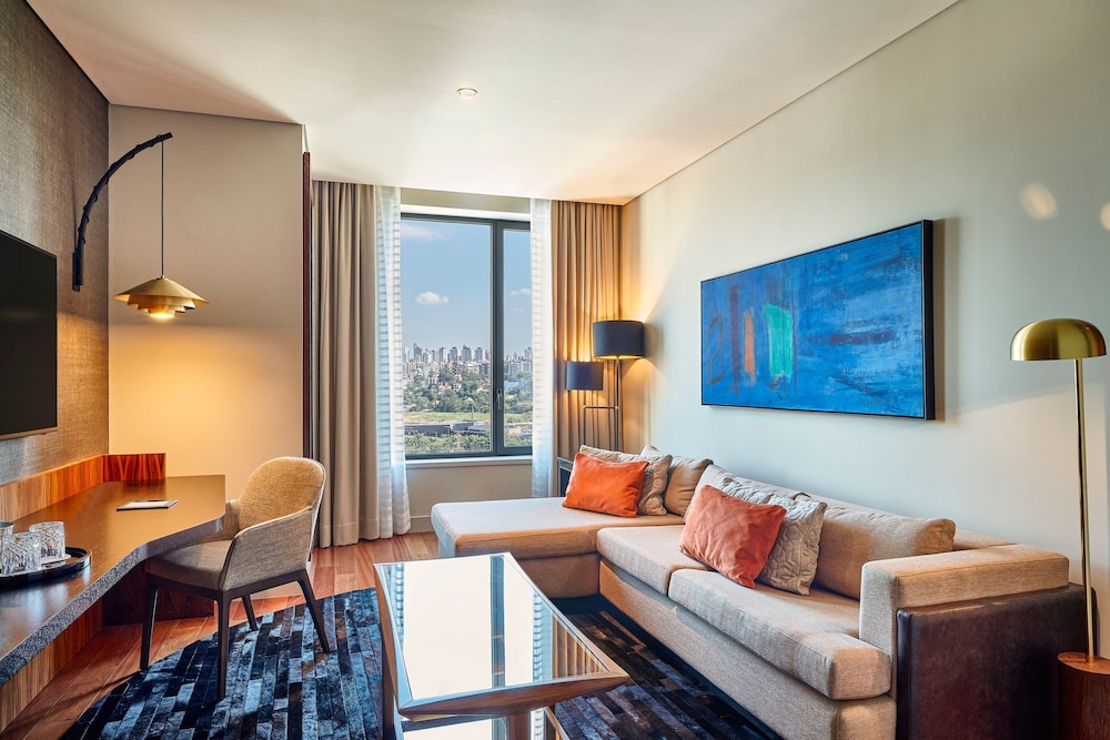 Griffin King Suite - Executive Lounge Access