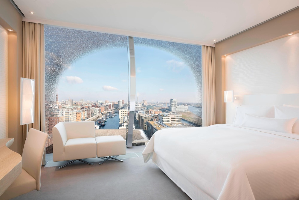 Deluxe Room, 1 King Bed, City View