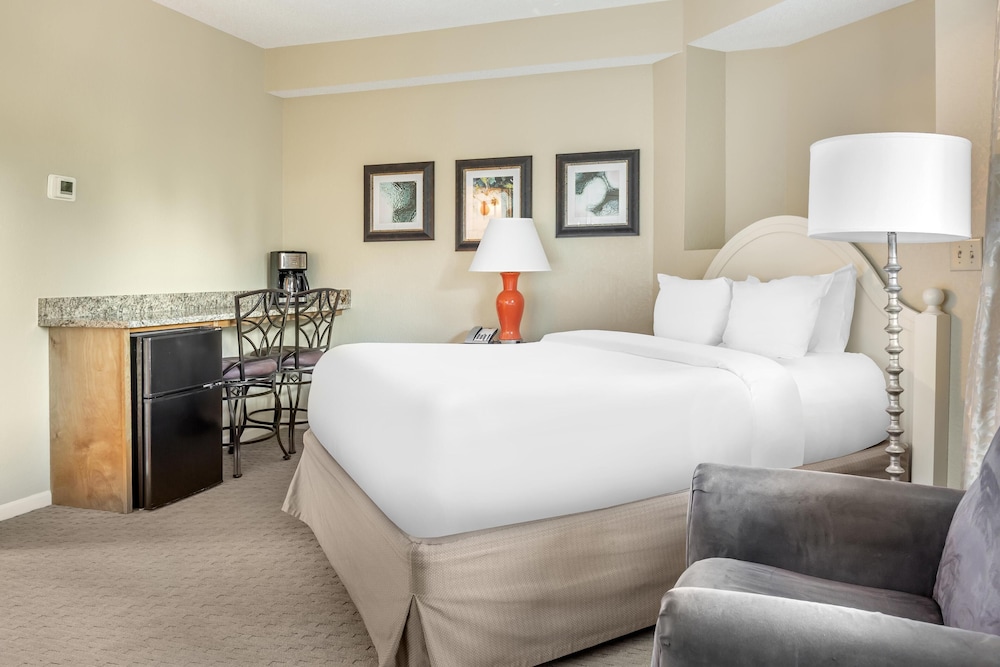 1 QUEEN BED WITH MINI FRIDGE - Photo 1