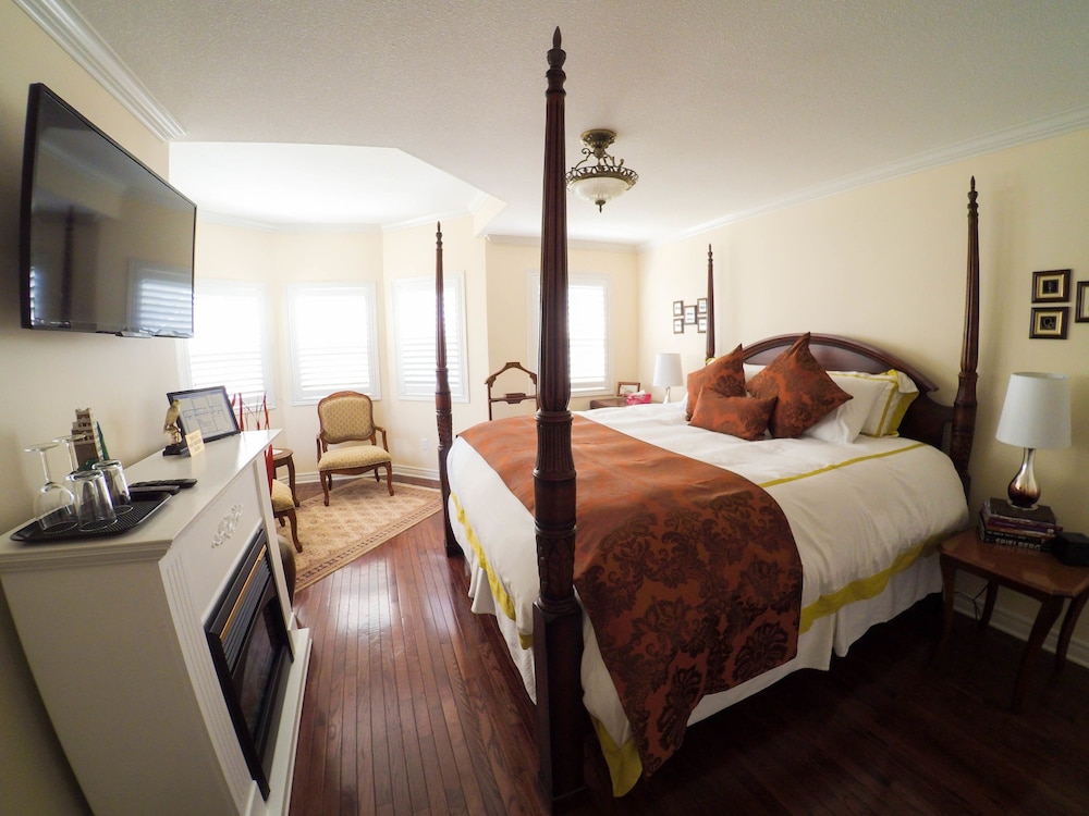 Premium Studio Suite, 1 King Bed, Fireplace (Mediterranean Suite)