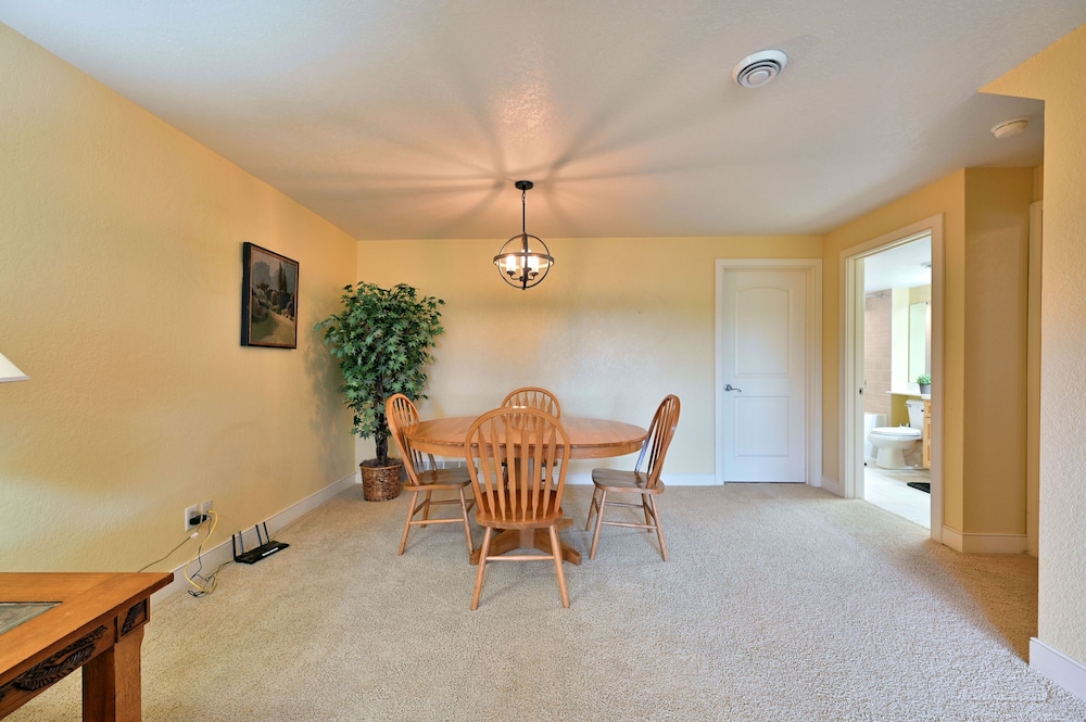 Condo, 2 Bedrooms photo 2