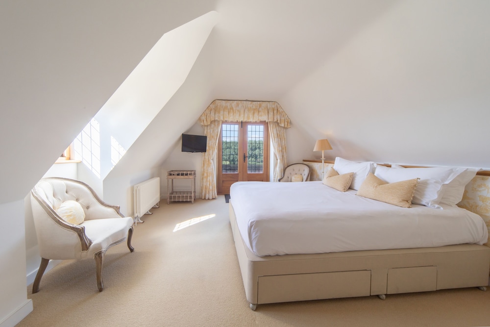 Standard Double or Twin Room, Ensuite photo 3