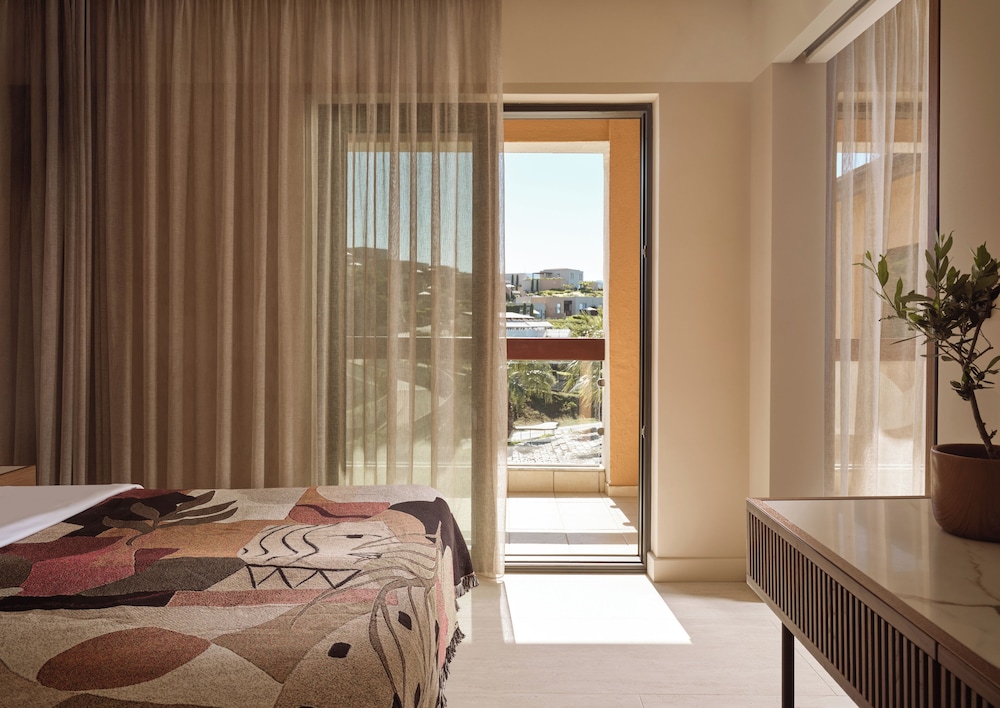 Deluxe Family Suite Garden View