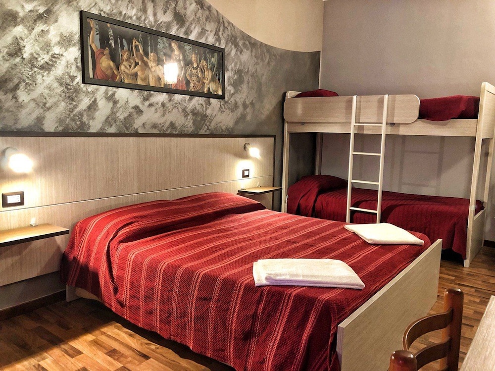 Classic Triple Room, 1 Bedroom, Private Bathroom - Photo 1