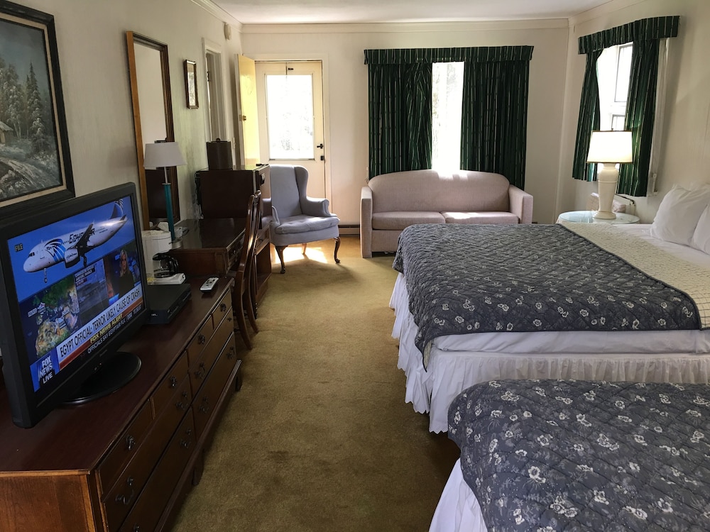 Deluxe Room, 2 King Beds photo 3