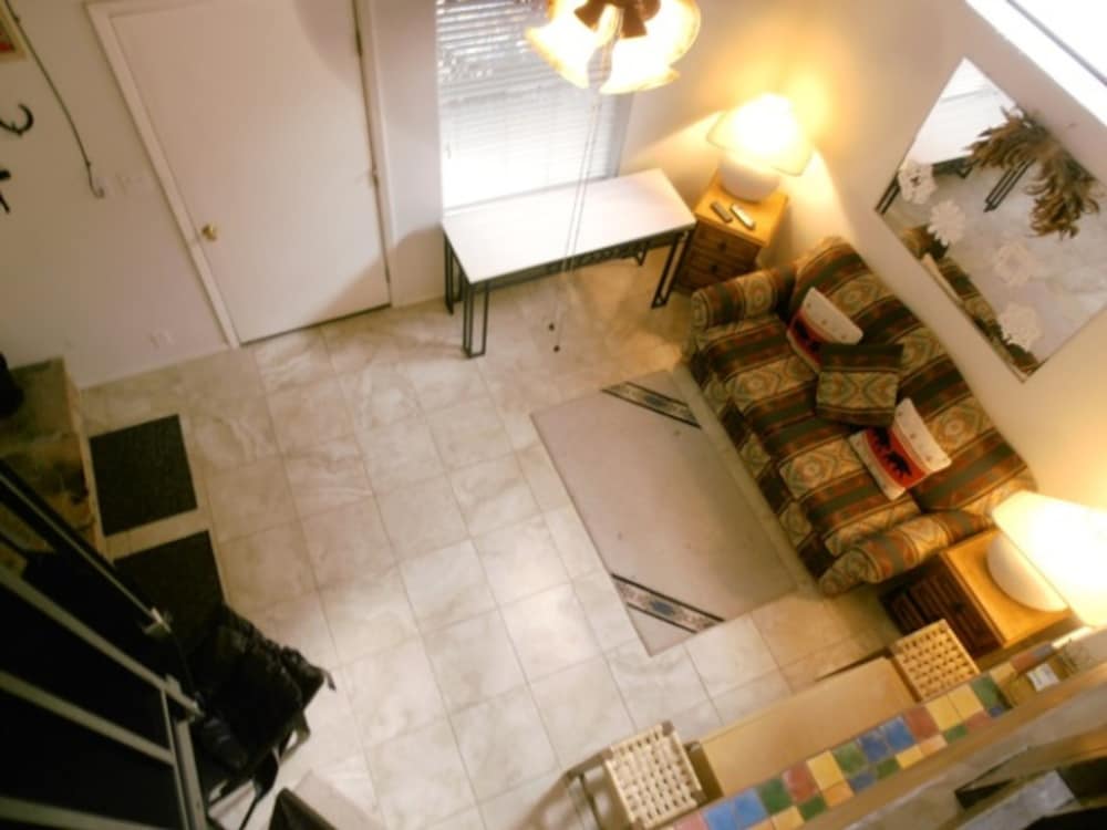 Condo, 2 Bedrooms photo 3