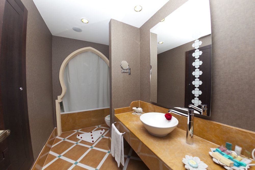 Standard Suite thumbnail 6