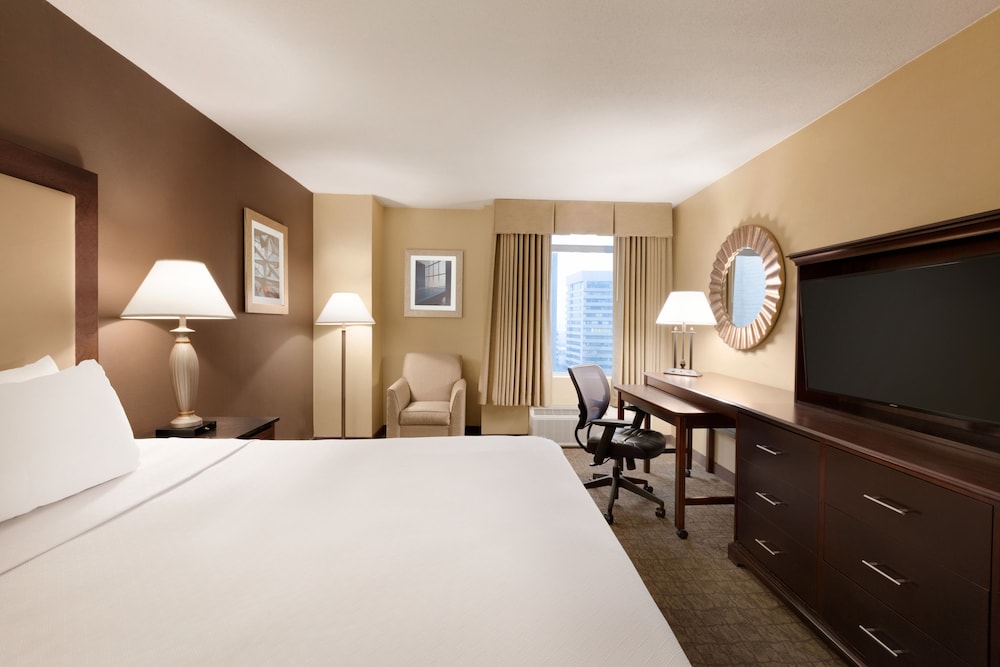 Standard Room, 1 King Bed, Accessible (Communication, Accessible Tub) photo 2