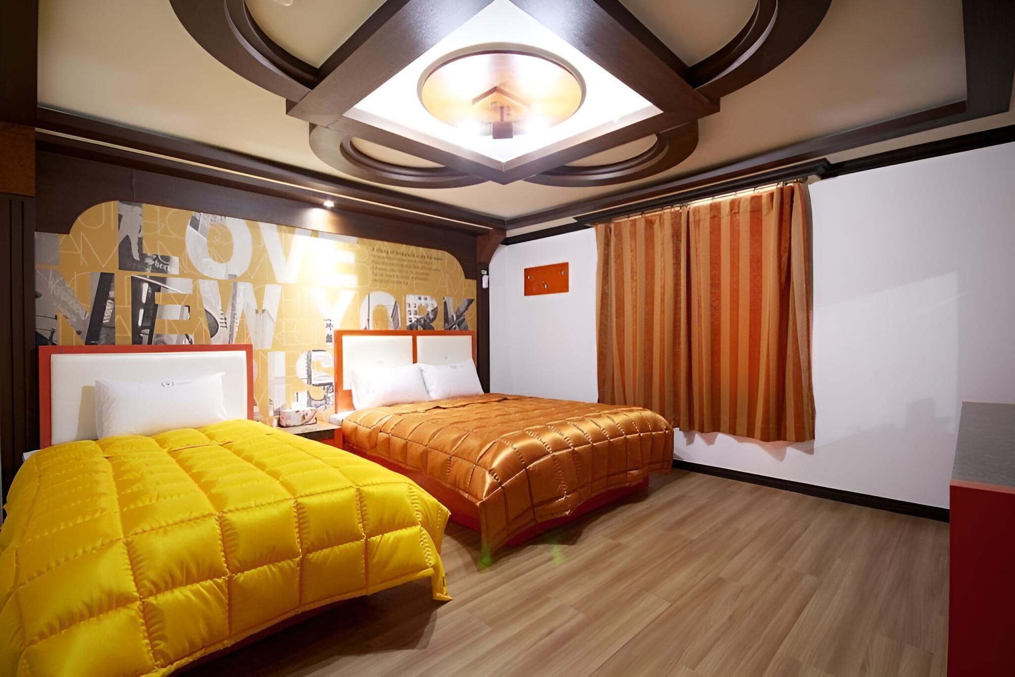 Room (Standard Room (Twin)) - Photo 7