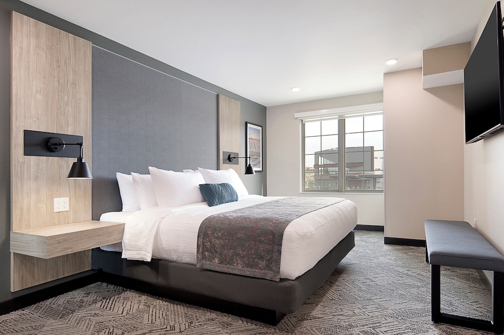 Suite, 1 King Bed, Mobility Accessible (Courtyard) photo 2