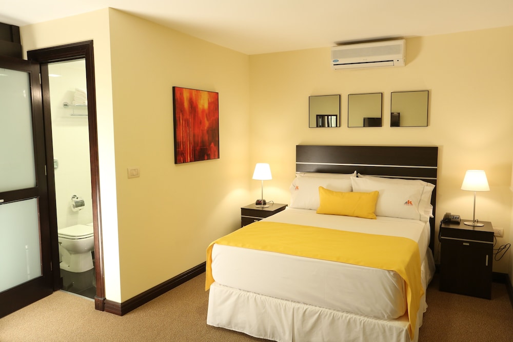 Standard Room, 1 Queen Bed photo 1