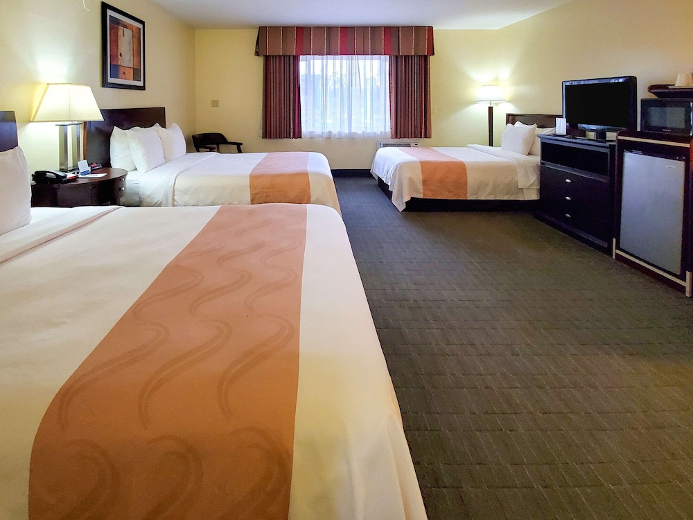 Room, Multiple Beds, Non Smoking - Photo 4