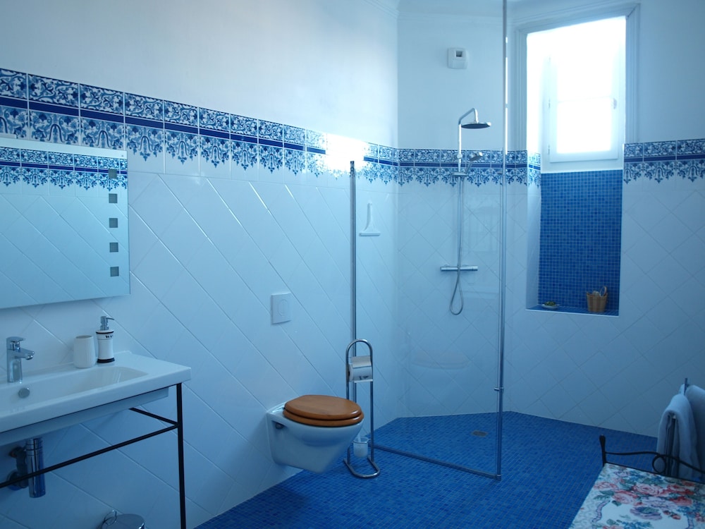 Deluxe Double Room, Private Bathroom photo 2