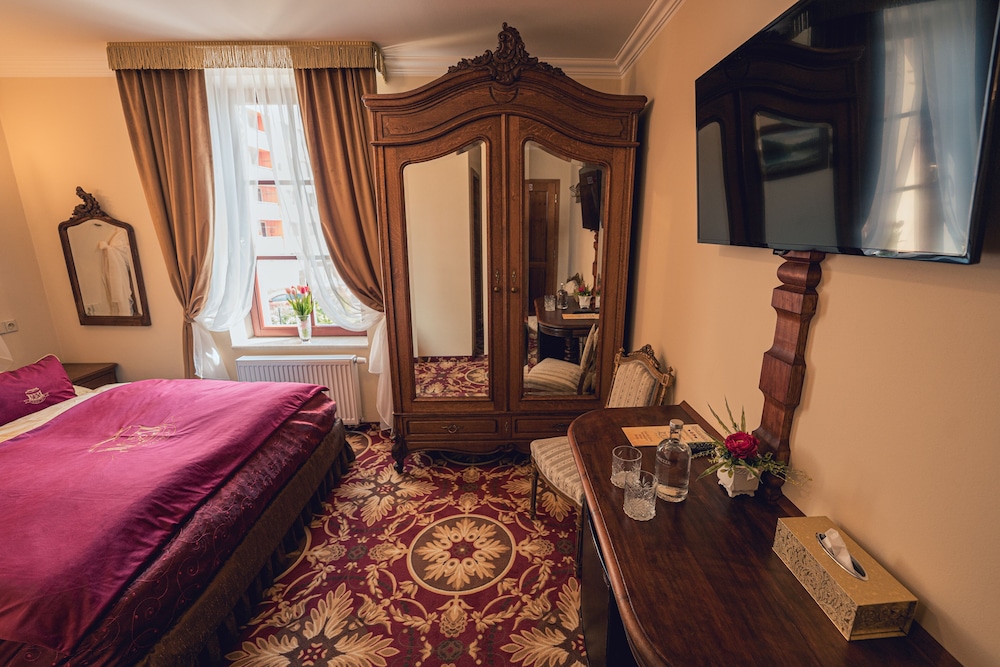 Economy Room