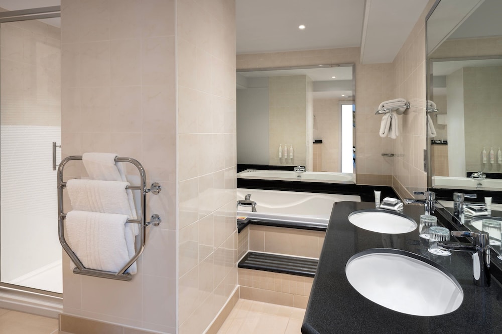 Suite, 1 Bedroom - Photo 4
