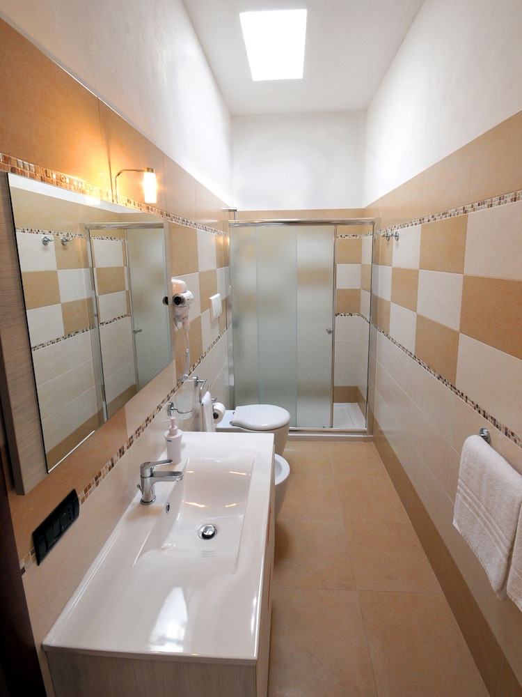 Standard Double or Twin Room photo 2