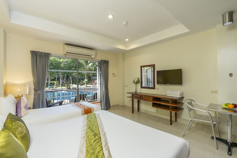 Standard Triple Room (Pool Access) - Photo 1