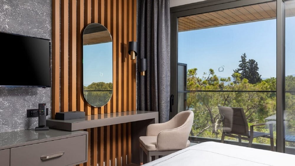 Comfort Room Main Building Sea View