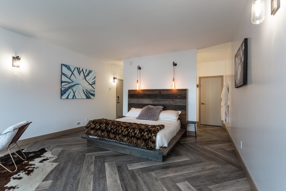 Luxury Room, 1 King Bed, Mountain View (No Breakfast) photo 1