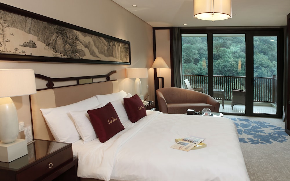 Room, 1 Queen Bed, Lake View photo 2
