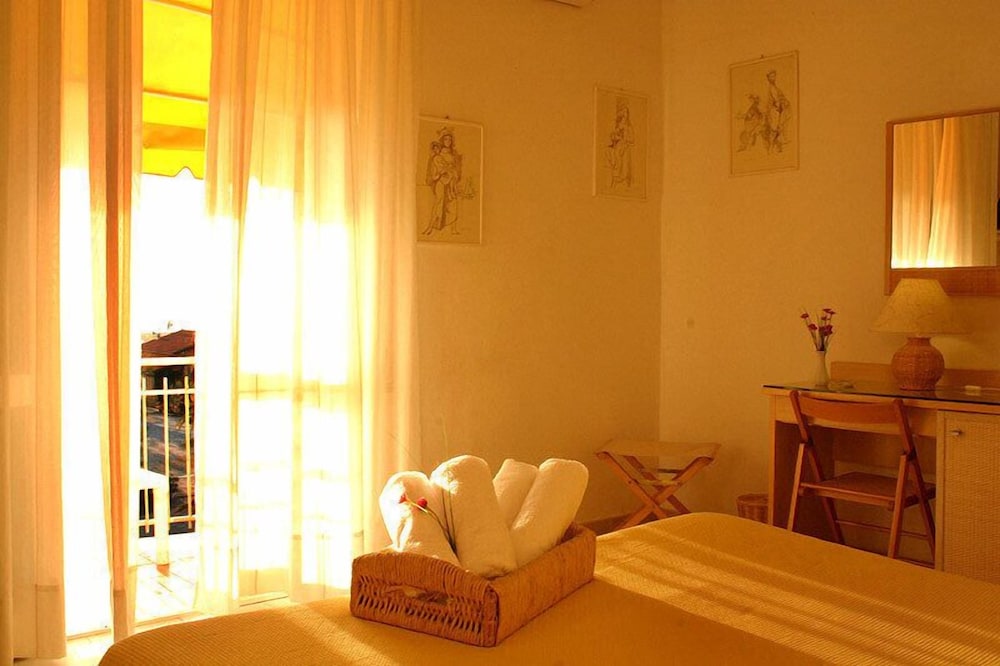 Family Room, 2 Bedrooms, Balcony