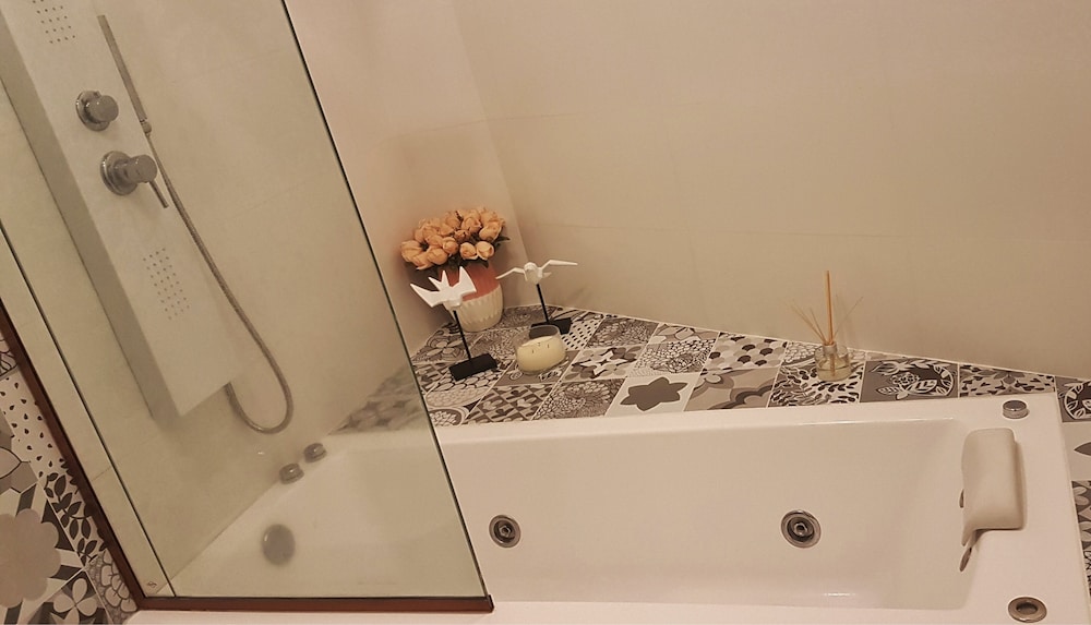 Suite - Photo 2