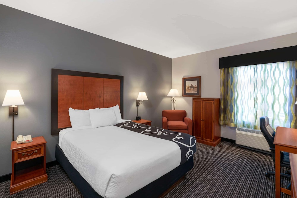 Room, 1 King Bed, Non Smoking - Photo 3
