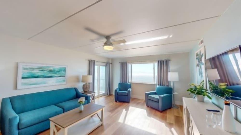Family Condo, 2 Bedrooms, Oceanfront (Corner Balcony) photo 3