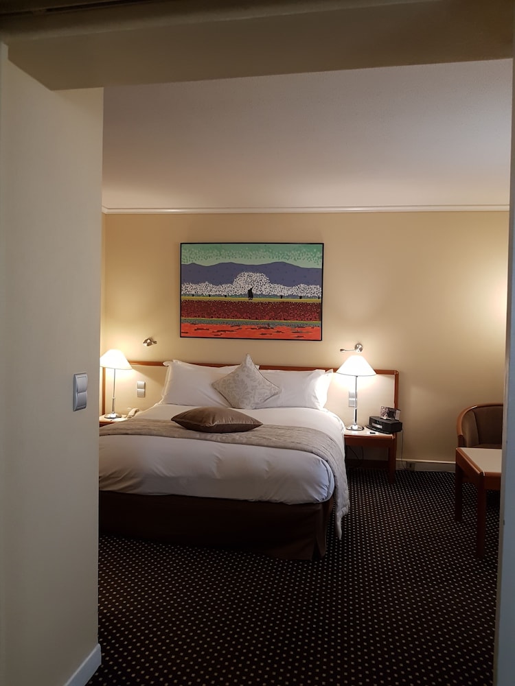 Junior Suite, 1 King Bed - Photo 9