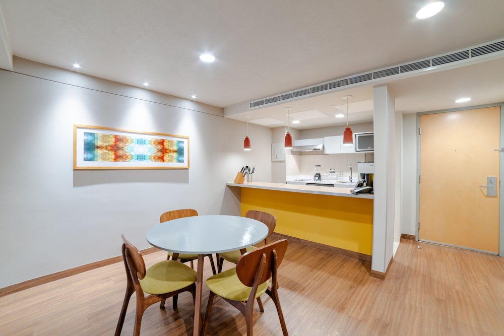 Suite, 1 Bedroom - Photo 2