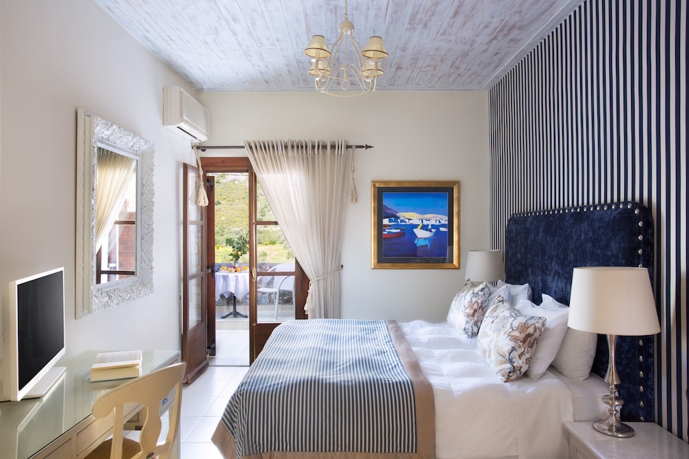 Standard Double Room, Partial Sea View