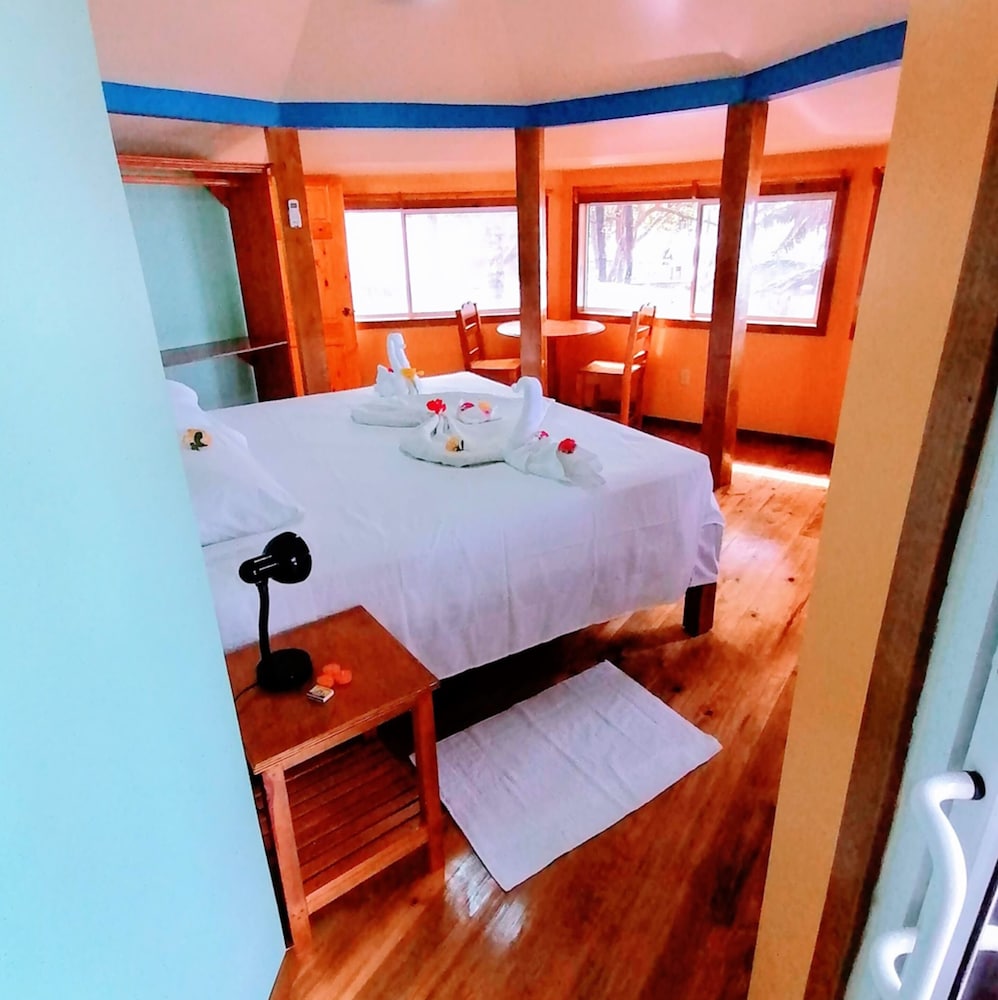 #21 Beachfront, upstairs with a King Bed