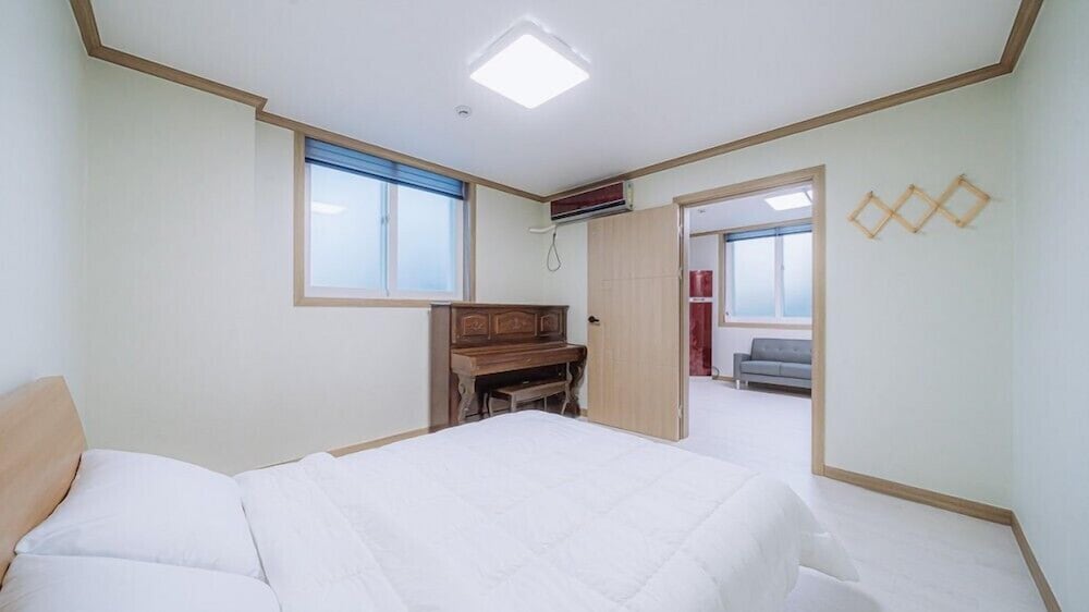 Room (Room 102) - Photo 1