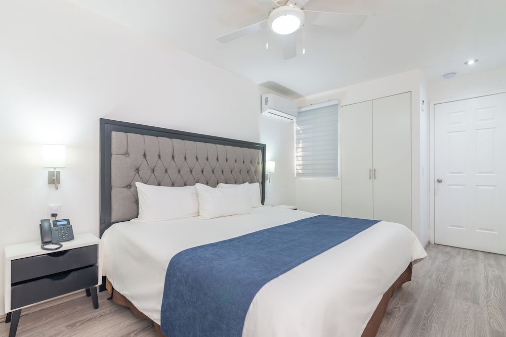 Deluxe Suite, 1 Bedroom - Photo 2