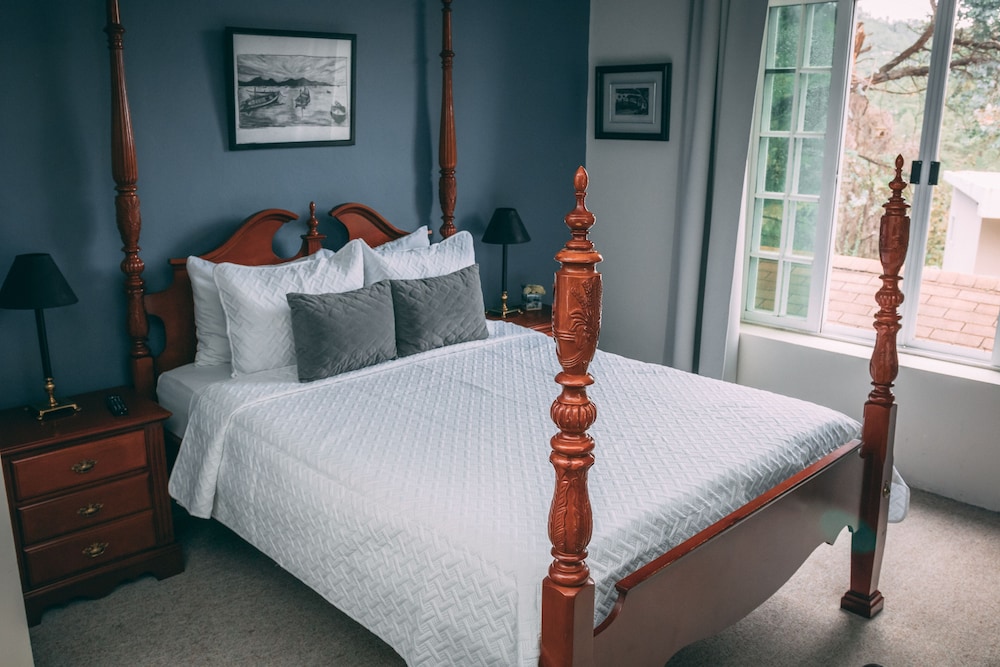 Junior Suite, 1 Queen Bed, Mountain View photo 1