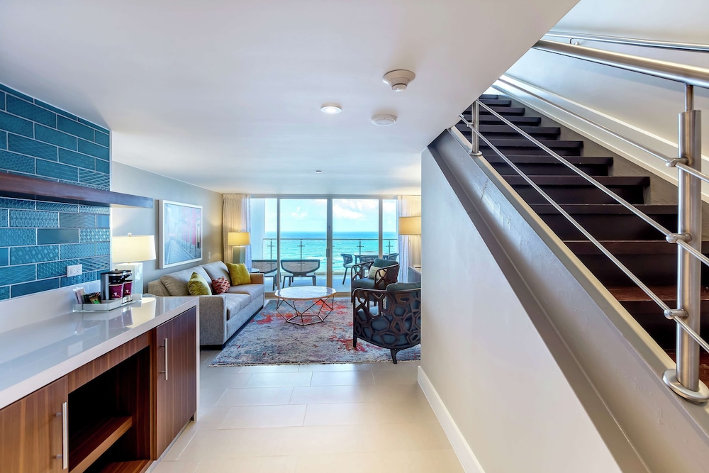 HONEYMOON SUITE- OCEAN AND GARDEN VIEW- 1KNG - Photo 1