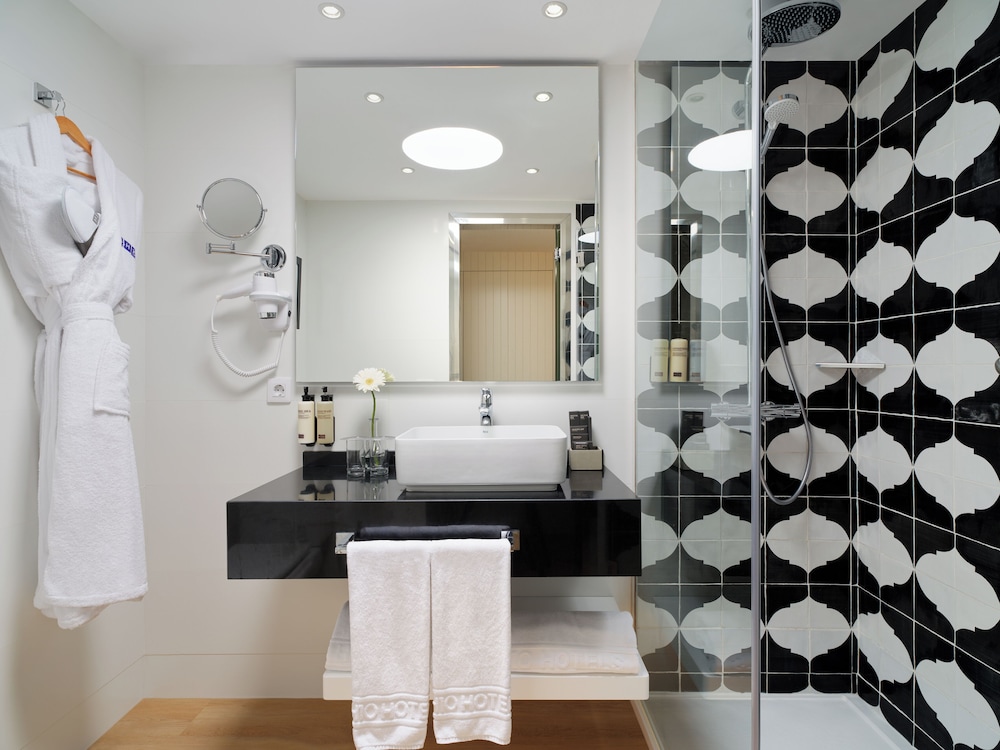 Twin Room, Balcony (1 Adult)
