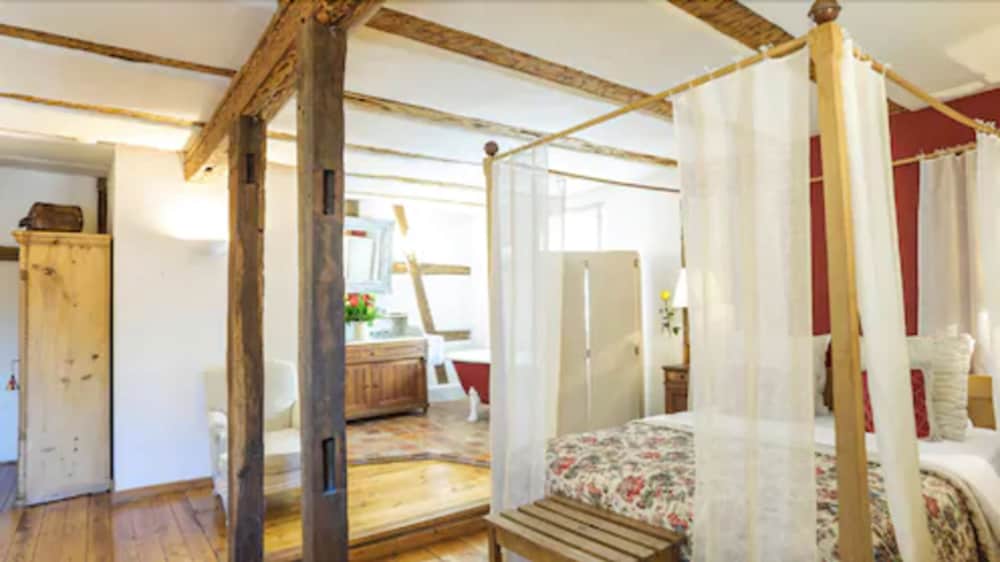 Honeymoon Room