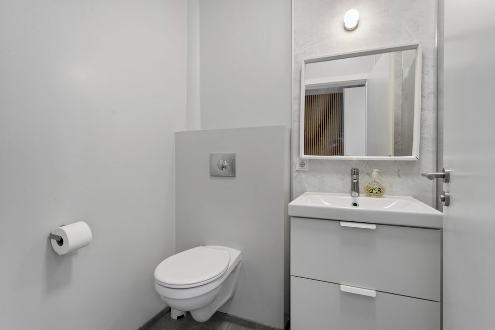 Studio, Multiple Beds - Three Adults - Photo 8